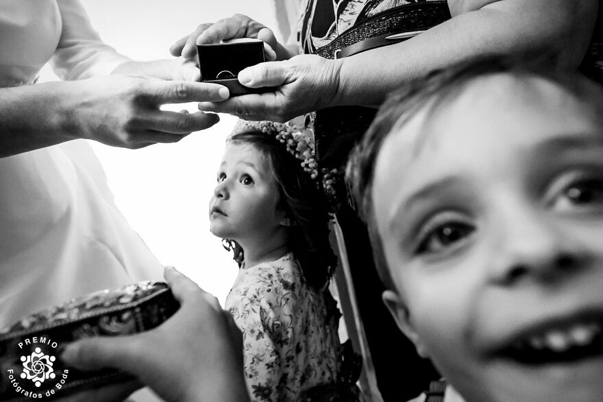 Superb Framing And Expressions In This Photo By Miguel Bolaños