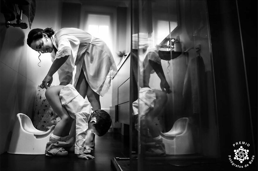 An Unusual Moment Of The Bride Captured By Veronica Muniosguren