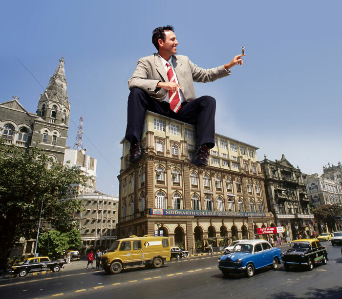 What Would Happen If Giant People "Invaded" Our Cities? Digital Artists Bring That Answer