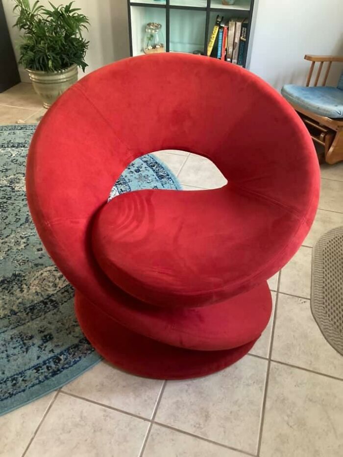 Found This On Marketplace. I’m Pumped. It’s So Comfortable And Soft. And I Got To Pet A Cute Kitty When Picking It Up