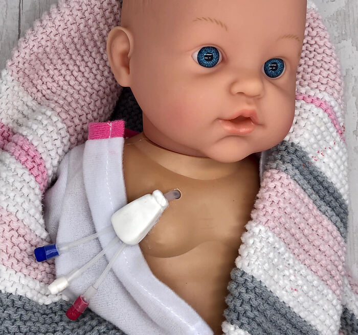 Mom Starts Making Inclusive Dolls After She Couldn't Find Any With Hearing Aids For Her Deaf Daughter Mom Starts Making Inclusive Dolls After She Couldn't Find Any With Hearing Aids For Her Deaf Daughter