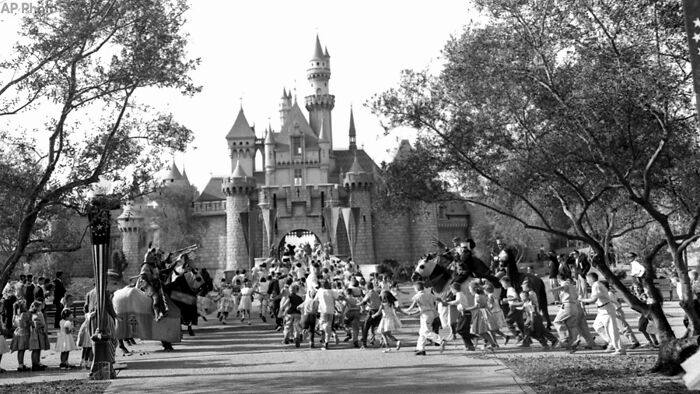 Disneyland, 1955