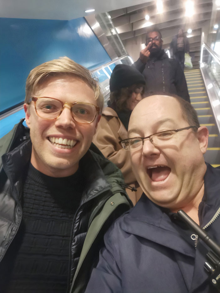 Excellent Photobombing