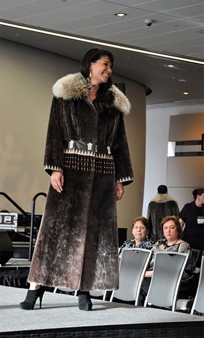 People Are Sharing Their Thoughts On Fur Vs. Vegan Options, And It Might Make You Think Twice About Your Next Purchase People Are Sharing Their Thoughts On Fur Vs. Vegan Options, And It Might Make You Think Twice About Your Next Purchase