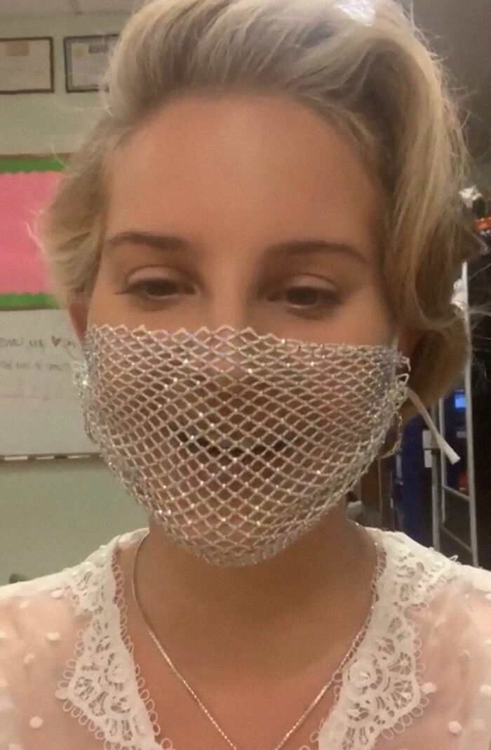Lana Del Rey Responds To People Who Criticized Her For Wearing A Mesh Face Covering During The Coronavirus Pandemic Lana Del Rey Responds To People Who Criticized Her For Wearing A Mesh Face Covering During The Coronavirus Pandemic