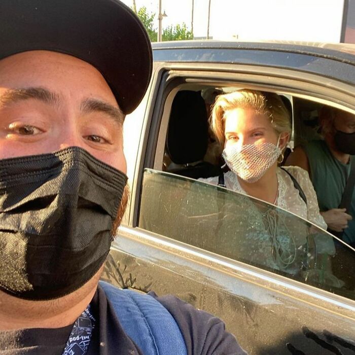 Lana Del Rey Responds To People Who Criticized Her For Wearing A Mesh Face Covering During The Coronavirus Pandemic Lana Del Rey Responds To People Who Criticized Her For Wearing A Mesh Face Covering During The Coronavirus Pandemic