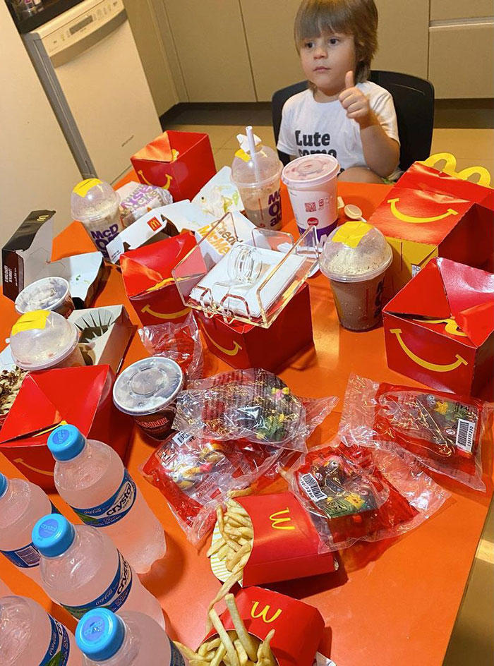 Toddler Borrows His Mom's Phone And Treats Himself To $100 Worth Of McDonald's Toddler Borrows His Mom's Phone And Treats Himself To $100 Worth Of McDonald's
