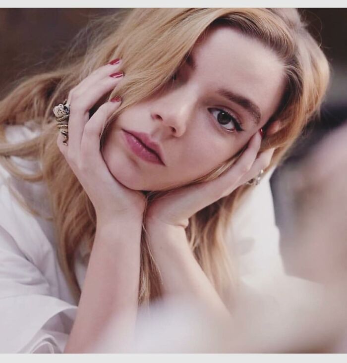 "I'm Weird-Looking": Anya Taylor-Joy Of 'The Queen's Gambit' Says She's Not Beautiful Enough To Be In Films "I'm Weird-Looking": Anya Taylor-Joy Of 'The Queen's Gambit' Says She's Not Beautiful Enough To Be In Films