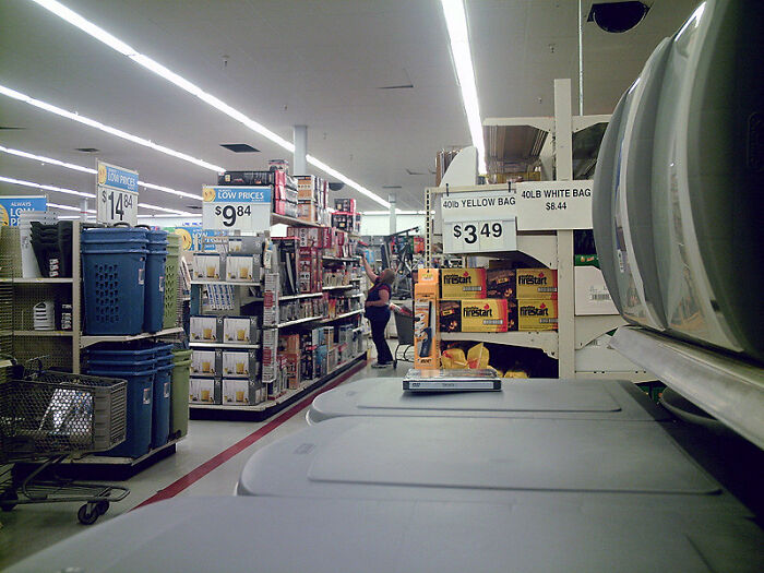 Retail Manager Helps Out His Homeless Employee Who&rsquo;s Constantly Falling Asleep At Work, Gets Praised By 104K People On Reddit