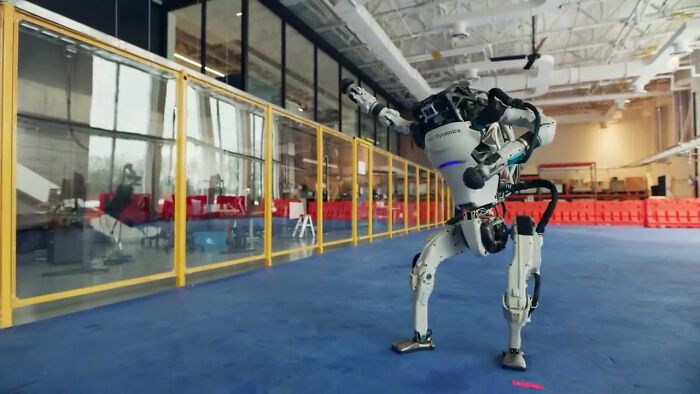 Boston Dynamics Recorded A Video Of Its Robots Performing Impressive New Year Dance Boston Dynamics Recorded A Video Of Its Robots Performing Impressive New Year Dance