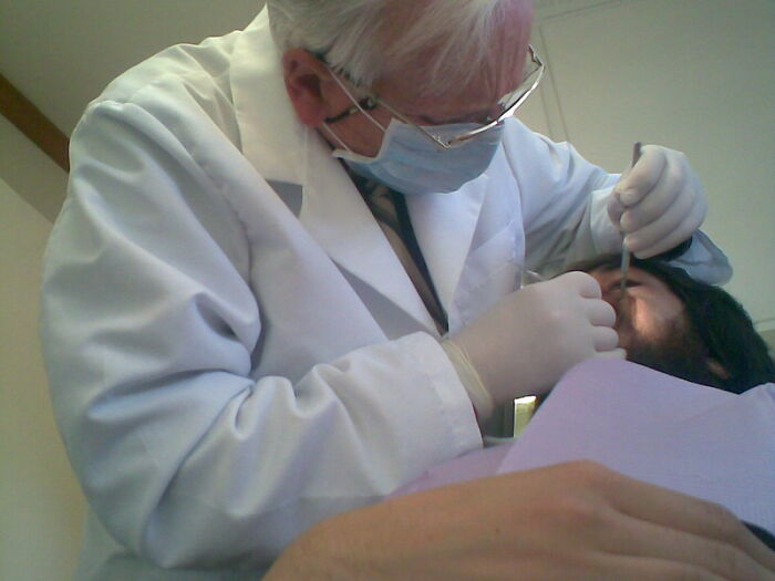 Someone Asks Dentists “Why Do You Talk To Your Patients While Your Hands Are In Their Mouths?”, Gets 26 Honest Answers