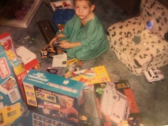 90s-Vintage-Christmas-Gifts-Photos