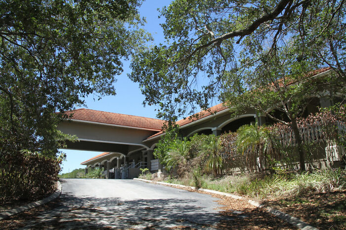 Abandoned Country Club/Golf Course In Windermere, Fl. I Have Not Explored The Building, But I Have Explored The Golf Course, And The Area Around It.
