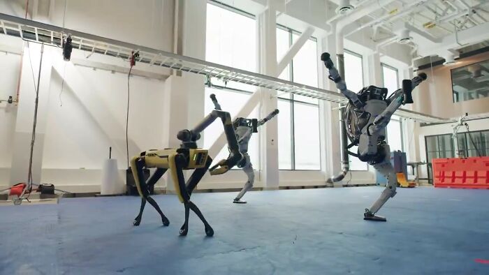 Boston Dynamics Recorded A Video Of Its Robots Performing Impressive New Year Dance Boston Dynamics Recorded A Video Of Its Robots Performing Impressive New Year Dance