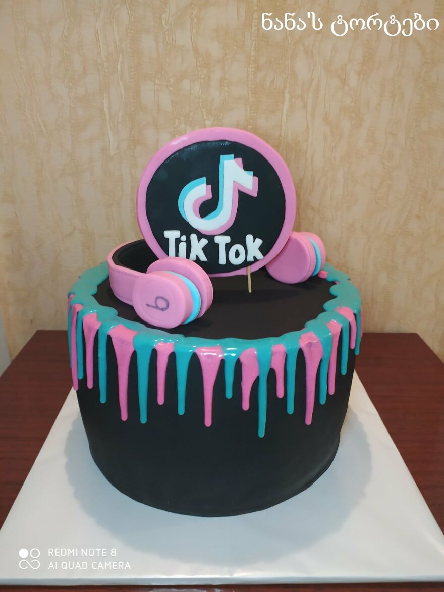 My Aunt's Artistic Cakes (26 Pics)