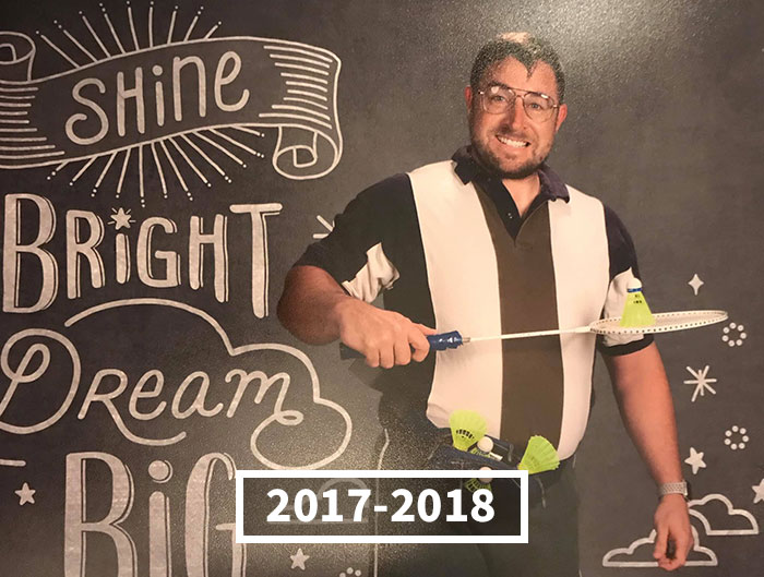 Awesome PE Teacher Decides To Take Hilarious School Photos Each Year Since 2014 And People Love It Awesome PE Teacher Decides To Take Hilarious School Photos Each Year Since 2014 And People Love It