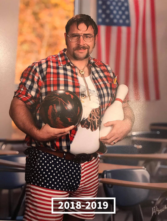 Awesome PE Teacher Decides To Take Hilarious School Photos Each Year Since 2014 And People Love It Awesome PE Teacher Decides To Take Hilarious School Photos Each Year Since 2014 And People Love It