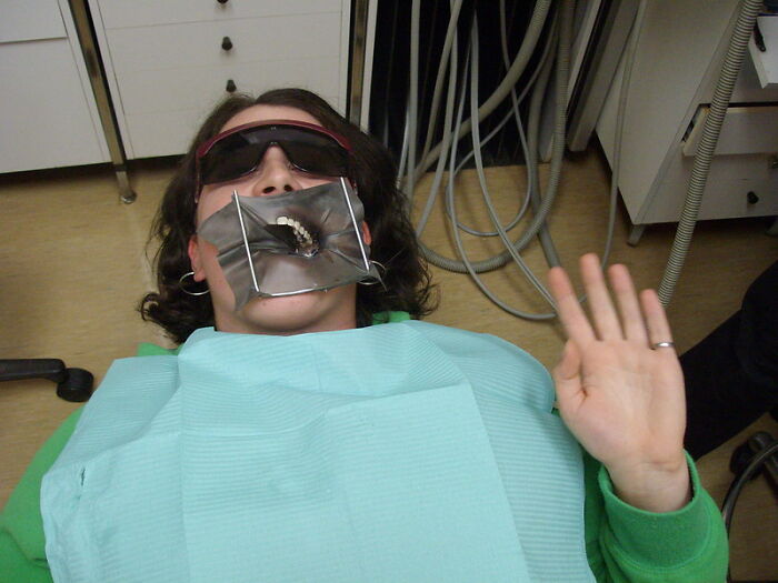 Someone Asks Dentists “Why Do You Talk To Your Patients While Your Hands Are In Their Mouths?”, Gets 26 Honest Answers