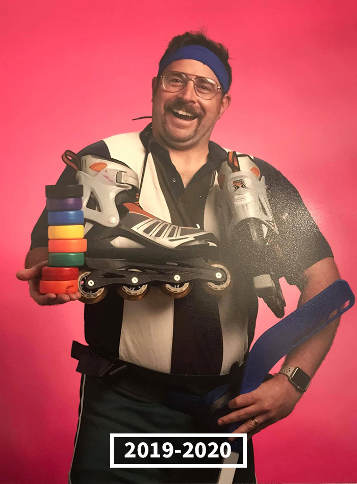 Awesome PE Teacher Decides To Take Hilarious School Photos Each Year Since 2014 And People Love It Awesome PE Teacher Decides To Take Hilarious School Photos Each Year Since 2014 And People Love It