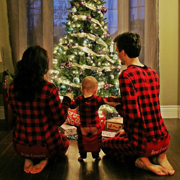 This Family Started Staging Their Funny Christmas Cards 7 Years Ago, And Their Creativity Is Brilliant