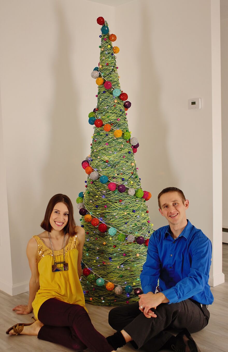 Here Are 19 Pics Of Our Unconventional-Looking Christmas Tree Made From 2 Gallons Of Glue, 15 Pounds Of Corn Starch, And Yarn Here Are 19 Pics Of Our Unconventional-Looking Christmas Tree Made From 2 Gallons Of Glue, 15 Pounds Of Corn Starch, And Yarn