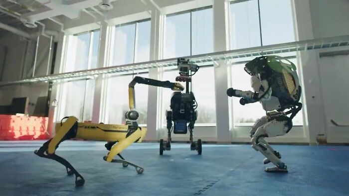 Boston Dynamics Recorded A Video Of Its Robots Performing Impressive New Year Dance Boston Dynamics Recorded A Video Of Its Robots Performing Impressive New Year Dance