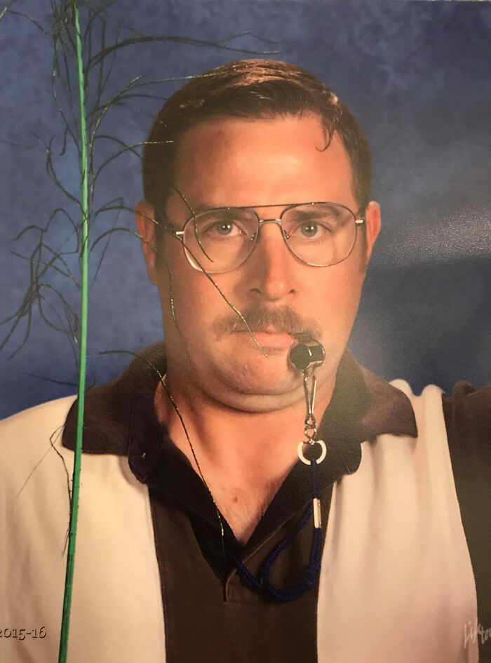 Awesome PE Teacher Decides To Take Hilarious School Photos Each Year Since 2014 And People Love It Awesome PE Teacher Decides To Take Hilarious School Photos Each Year Since 2014 And People Love It