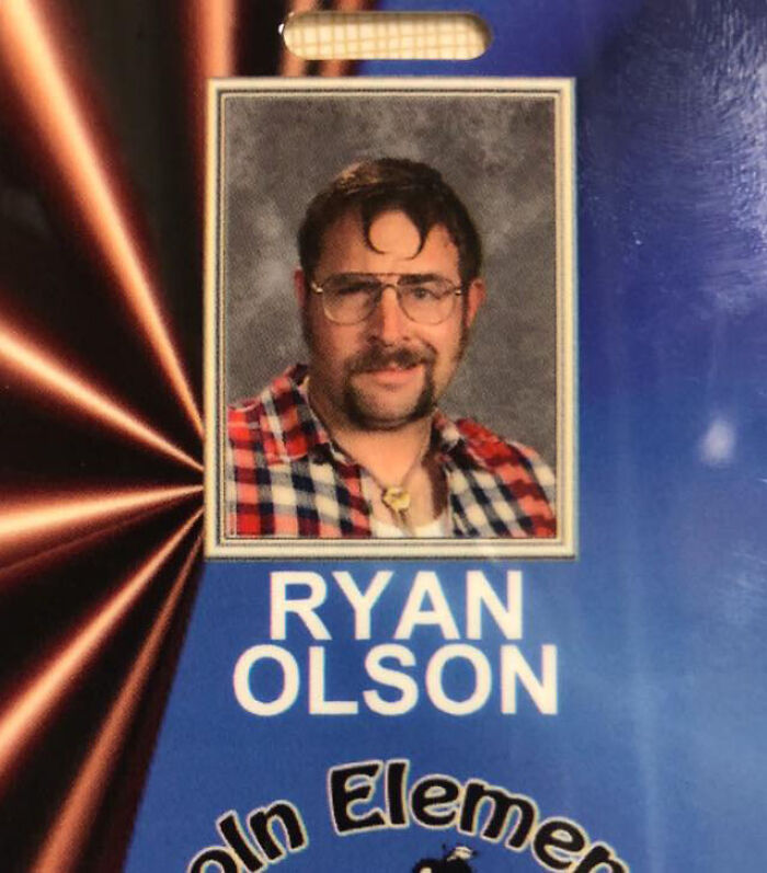 Awesome PE Teacher Decides To Take Hilarious School Photos Each Year Since 2014 And People Love It Awesome PE Teacher Decides To Take Hilarious School Photos Each Year Since 2014 And People Love It