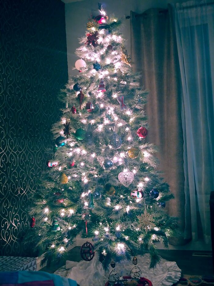 I Just Love The "Ski" Décorations!! I'm In Québec So We Have A Lot Of Snow And We Ski All The Time!!!