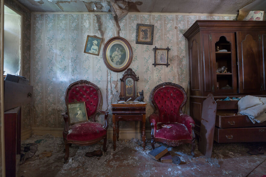 I Found An Abandoned 19-Century Cottage That Belonged To An Enigmatic Clockmaker And Collector Of Curios (27 Pics)