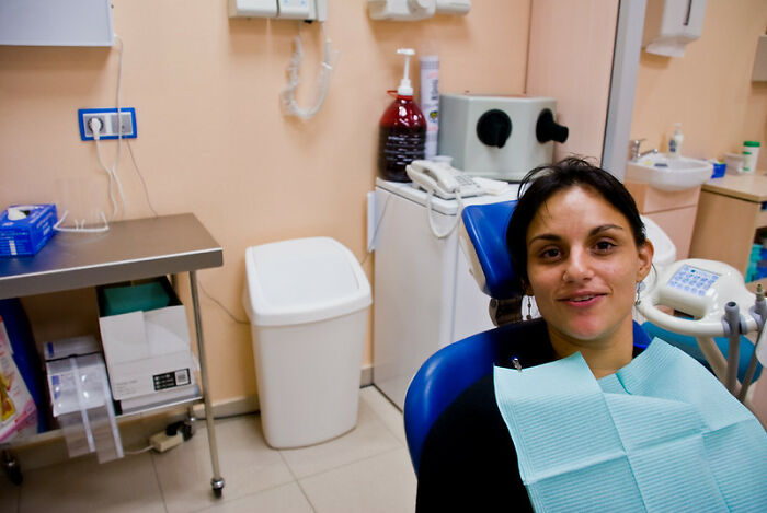 Someone Asks Dentists “Why Do You Talk To Your Patients While Your Hands Are In Their Mouths?”, Gets 26 Honest Answers