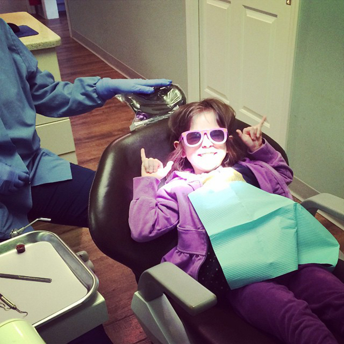 Someone Asks Dentists “Why Do You Talk To Your Patients While Your Hands Are In Their Mouths?”, Gets 26 Honest Answers