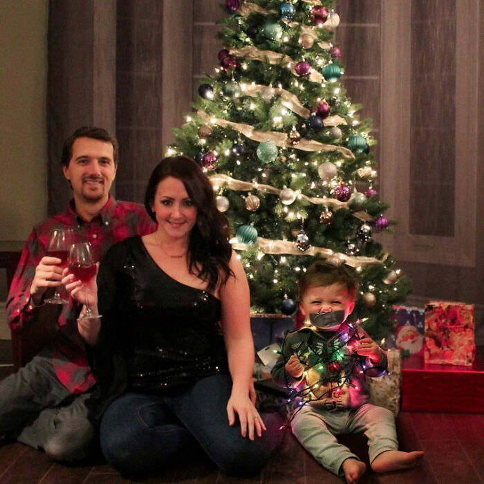 This Family Started Staging Their Funny Christmas Cards 7 Years Ago, And Their Creativity Is Brilliant