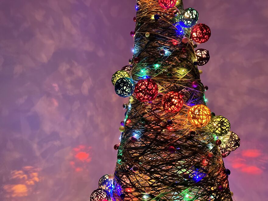 Here Are 19 Pics Of Our Unconventional-Looking Christmas Tree Made From 2 Gallons Of Glue, 15 Pounds Of Corn Starch, And Yarn Here Are 19 Pics Of Our Unconventional-Looking Christmas Tree Made From 2 Gallons Of Glue, 15 Pounds Of Corn Starch, And Yarn