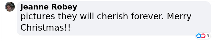 Dog Shamelessly Photobombs Every Single Family Christmas Pic, Ends Up Creating The Perfect Christmas Card Dog Shamelessly Photobombs Every Single Family Christmas Pic, Ends Up Creating The Perfect Christmas Card