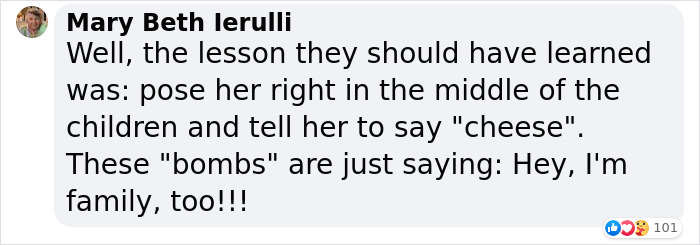 Dog Shamelessly Photobombs Every Single Family Christmas Pic, Ends Up Creating The Perfect Christmas Card