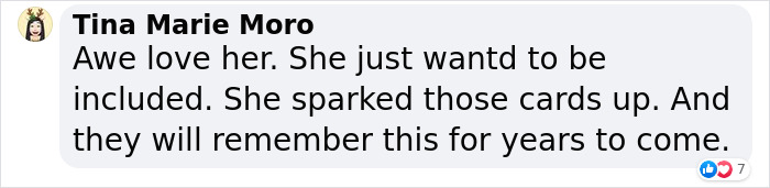 Dog Shamelessly Photobombs Every Single Family Christmas Pic, Ends Up Creating The Perfect Christmas Card Dog Shamelessly Photobombs Every Single Family Christmas Pic, Ends Up Creating The Perfect Christmas Card