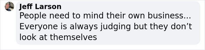 People Mock TikToker For Wearing A Metallica Shirt, Ask Her To "Name 3 Songs" - She Picks Up A Guitar Instead