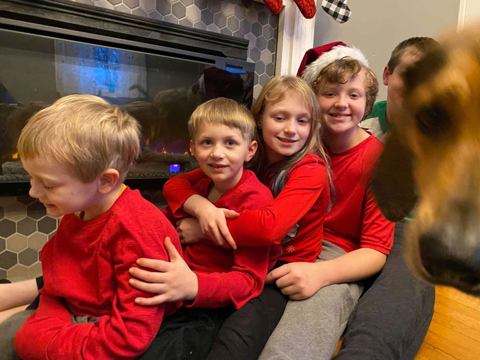 Dog Shamelessly Photobombs Every Single Family Christmas Pic, Ends Up Creating The Perfect Christmas Card