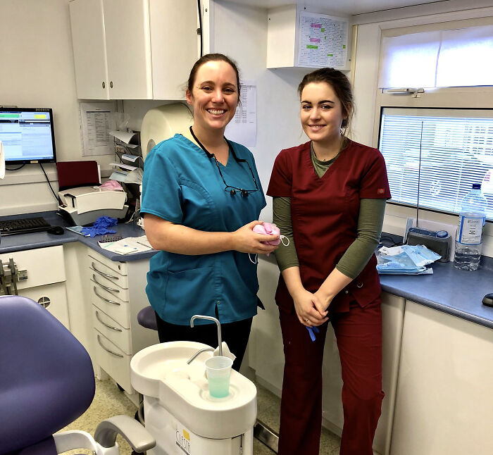 Someone Asks Dentists “Why Do You Talk To Your Patients While Your Hands Are In Their Mouths?”, Gets 26 Honest Answers