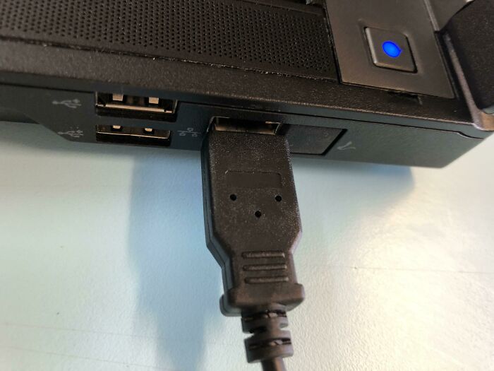 Teacher Was Having Trouble With Her Mouse Not Working. Turns Out She Plugged The USB Into The Ethernet