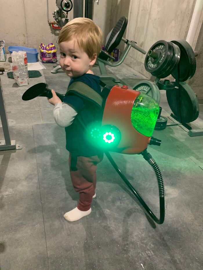 My Husband Turned An Old Clothing Steamer Into The Perfect Christmas Gift For Our Luigi-Obsessed Three-Year-Old: His Own Poltergust G-00!