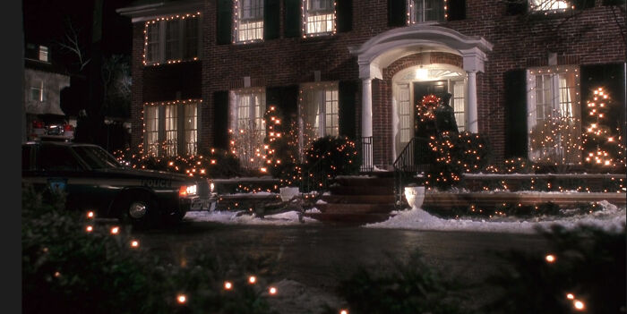 In Home Alone (1990), There Is A Running Joke That Everyone Hits The Statue In Front Of The House With Their Car. It's Acknowledged Three Times, Twice By The Pizza Boy And Once By The Airport Shuttle. However, There Is Also A Less Obvious Instance: The Police Officer That Is Sent To Check On Kevin
