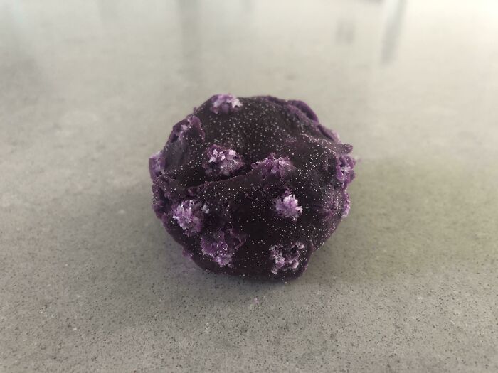 I Opened A Decade Old Play-Doh Container To Find It Had Grown Crystals