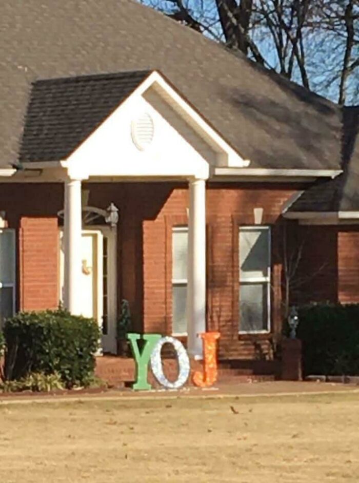 My Neighbors Christmas Decorations Today