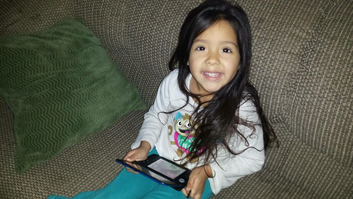 Daughter Had 3DS Stolen Over Christmas. Online Community User Sends 3DSXL And More Than 10 Games To Put A Smile On Her Face