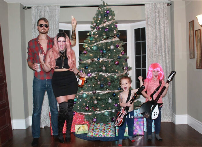 This Family Started Staging Their Funny Christmas Cards 7 Years Ago, And Their Creativity Is Brilliant This Family Started Staging Their Funny Christmas Cards 7 Years Ago, And Their Creativity Is Brilliant