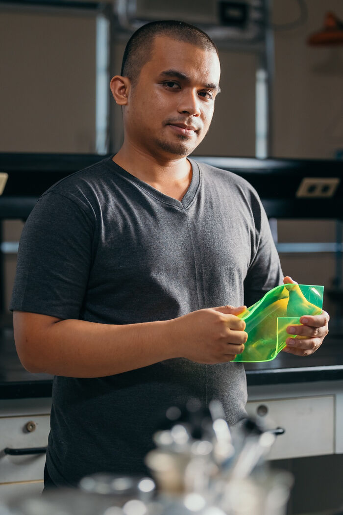 27-Year-Old Student Creates Solar Panels Made From Food Waste That Can Produce Energy Even On Cloudy Days 27-Year-Old Student Creates Solar Panels Made From Food Waste That Can Produce Energy Even On Cloudy Days