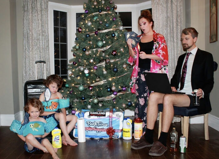 This Family Started Staging Their Funny Christmas Cards 7 Years Ago, And Their Creativity Is Brilliant This Family Started Staging Their Funny Christmas Cards 7 Years Ago, And Their Creativity Is Brilliant