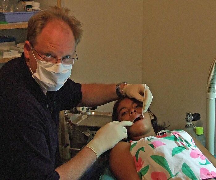 Someone Asks Dentists “Why Do You Talk To Your Patients While Your Hands Are In Their Mouths?”, Gets 26 Honest Answers